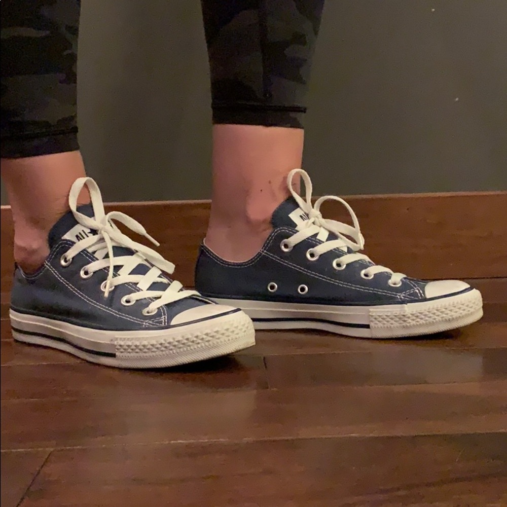 Converse navy blue low tops - Picture 5 of 7